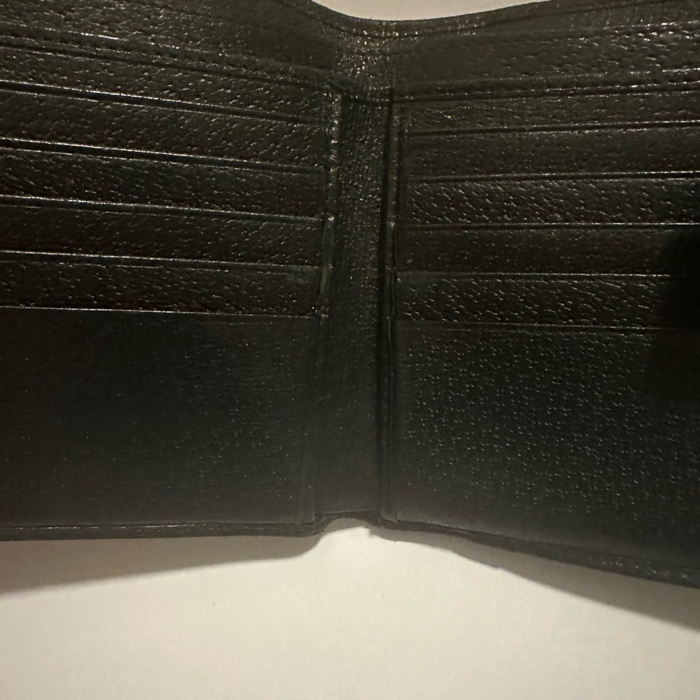 Gucci Eclipse Insignia Wallet - Picture 9 of 12